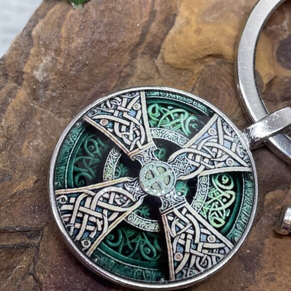 Irish Scottish Celtic Green Lucky Keychain Key ring Keyring Gift wedding CROSS - Picture 3 of 14